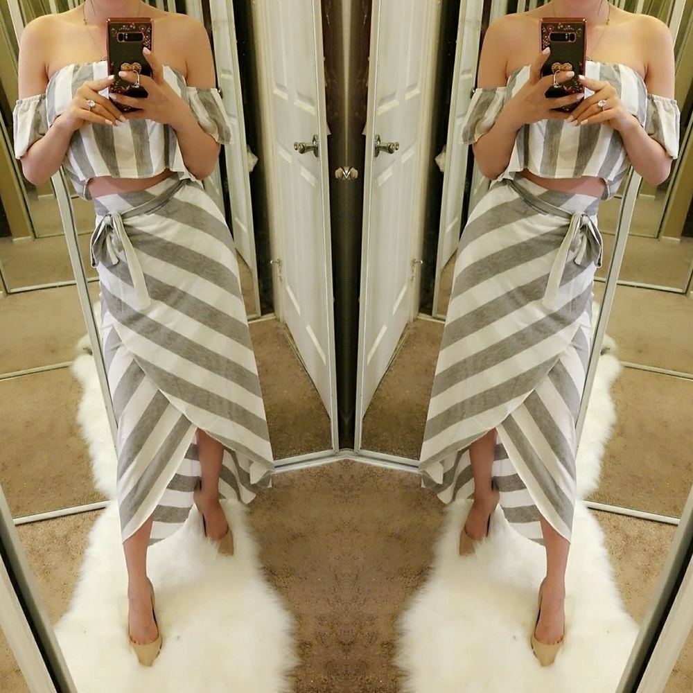 Last L! Two Piece Maxi Ruffle Strip Dress Set - Picture 4 of 5
